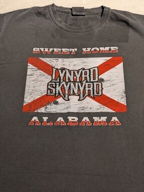 Lynyrd Skynyrd "Sweet Home Alabama" 2018 Farewell Graphic Tee - M